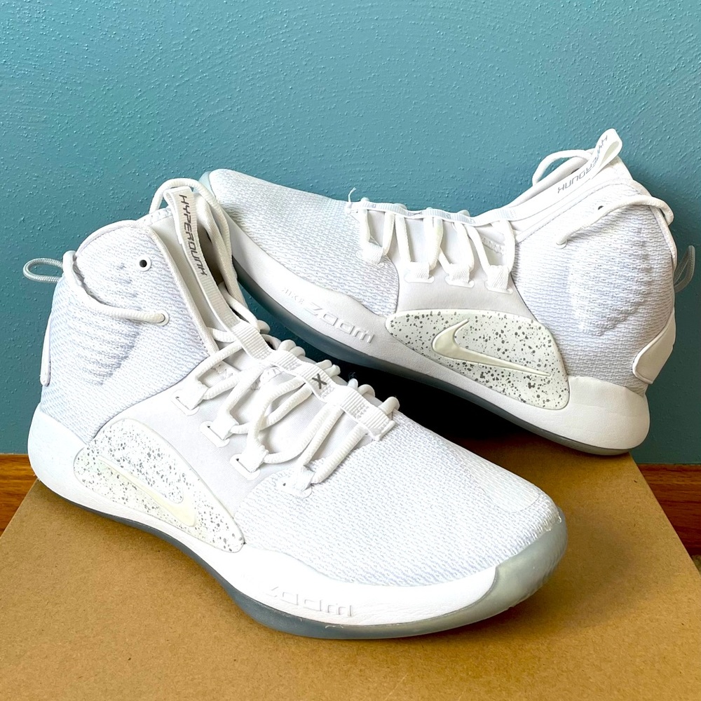 SOLD NEW Nike Zoom Sneakers Size 11